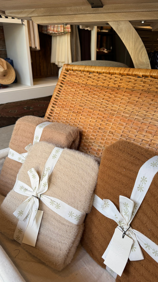 Snug Throw in Natural