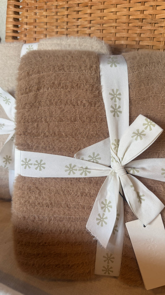 Snug Throw in Fawn