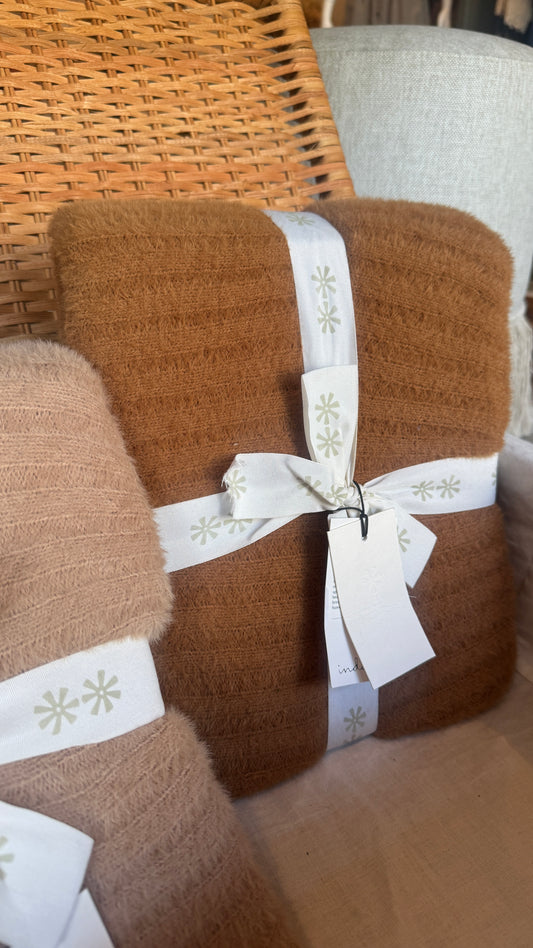 Snug Throw in Autumn